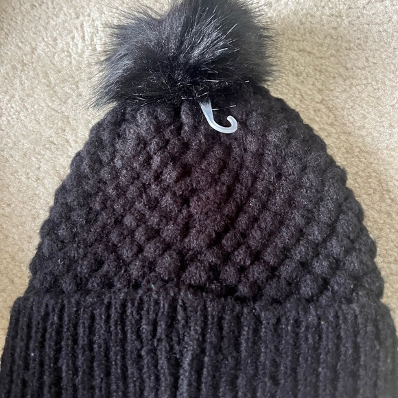 Steve Madden Winter Beanie - Picture 3 of 4